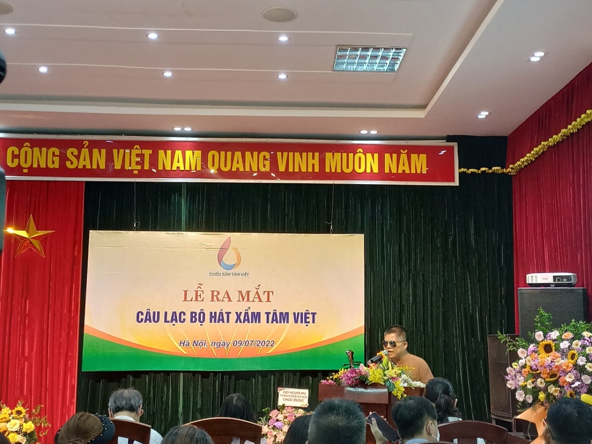 Ông Trần Văn Hoan, Chủ nhiệm CLB hát xẩm Tâm Việt phát biểu tại Lễ ra mắt CLB hát xẩm Tâm Việt