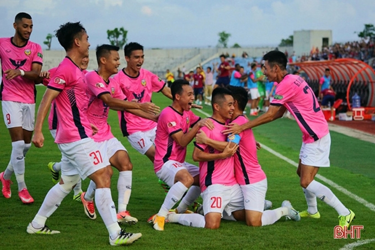 CLB Hồng Lĩnh Hà Tĩnh đang có phong độ cao khi có 2 chiến thắng liên tiếp khi V.League trở lại.