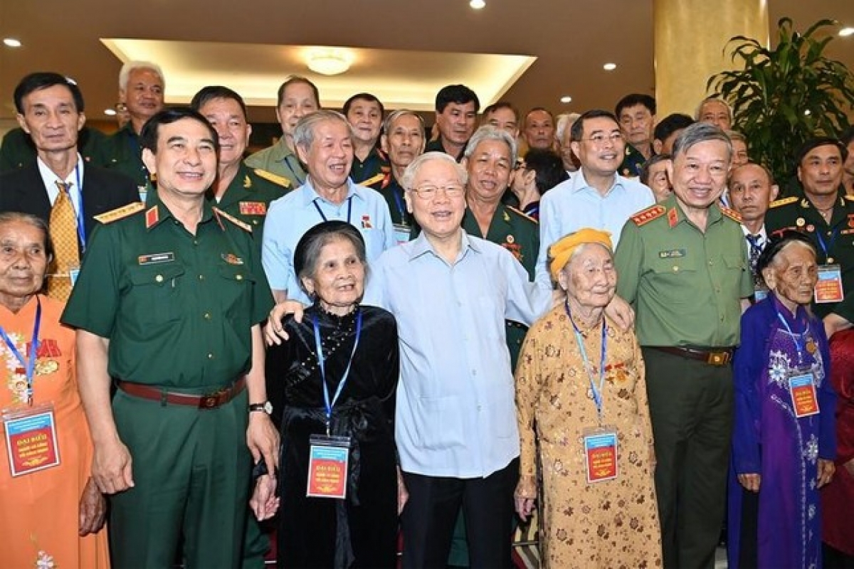 Tổng Bí thư Nguyễn Phú Trọng gặp mặt các đại biểu người có công tiêu biểu toàn quốc nhân kỷ niệm 75 năm Ngày Thương binh - Liệt sĩ - Ảnh kt