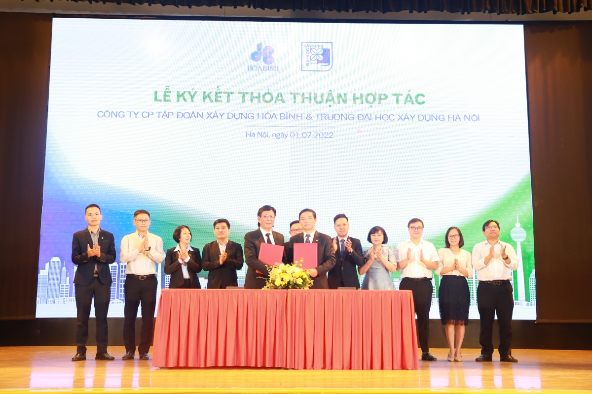 Lễ ký kết thỏa thuận hợp tác giữa Trường ĐH xây dựng Hà Nội và Tập đoàn Xây dựng Hòa Bình 