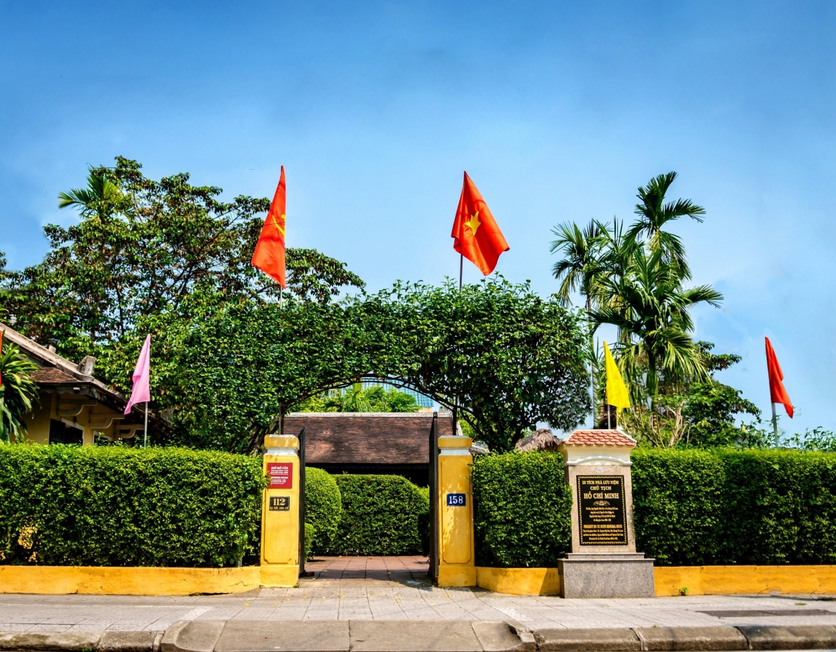 Nhà lưu niệm Chủ tịch Hồ Chí Minh tại Dương Nỗ