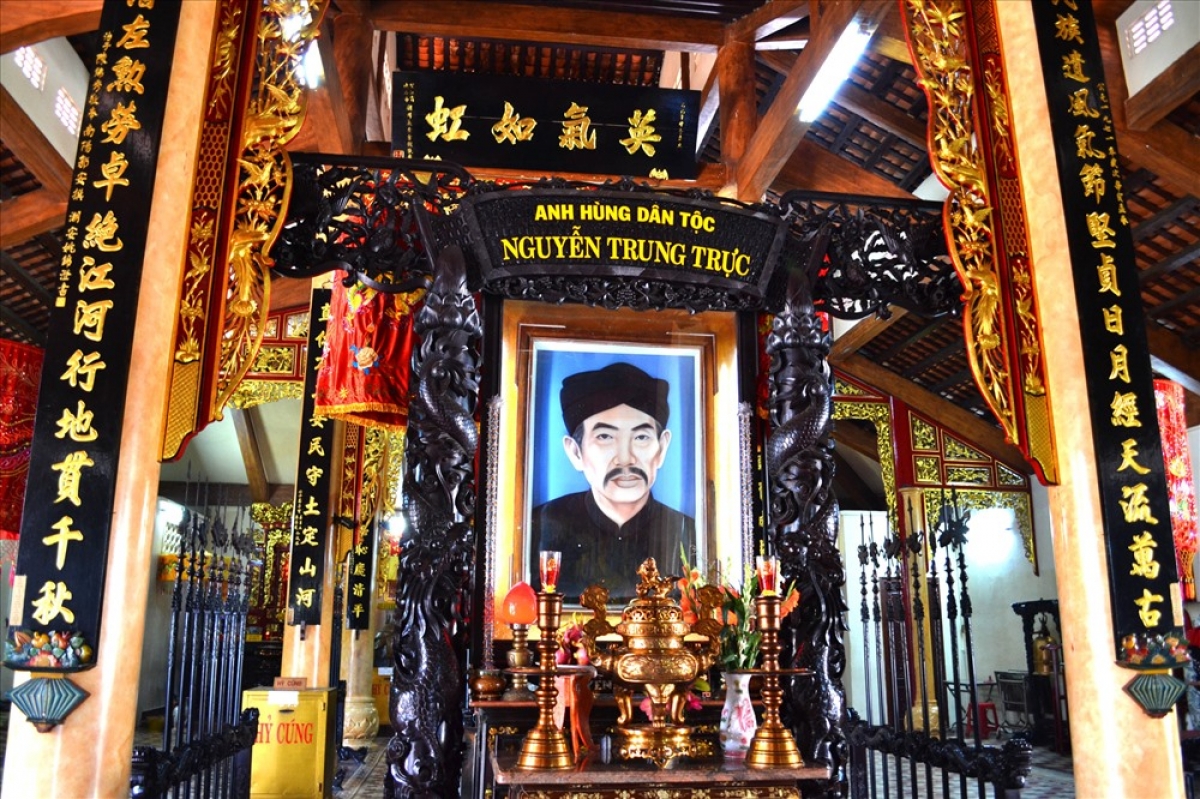 Ban thờ thủ lĩnh Nguyễn Trung Trực tại đền thờ ông ở Rạch Giá - Kiên Giang. Ảnh: Internet