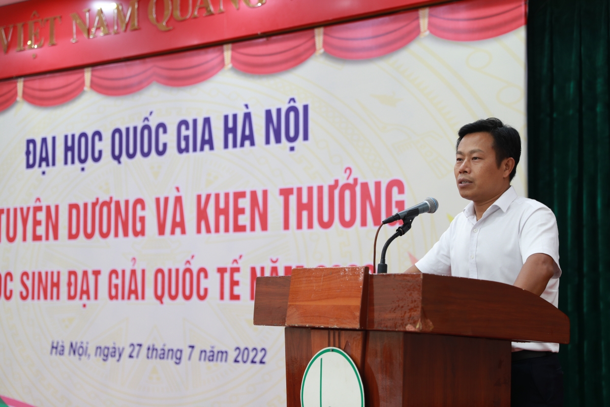 GS TS Lê Quân GĐ ĐHQG Hà Nội phát biểu tại buổi lễ 