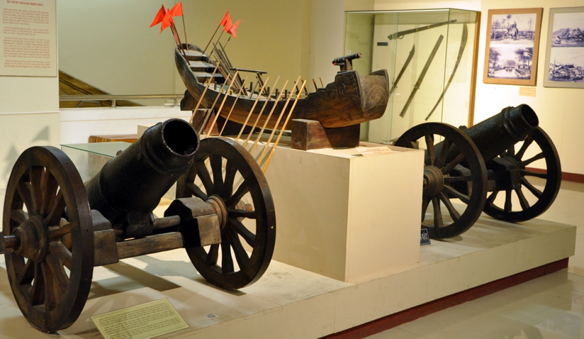 Súng thần công và vũ khí của quân đội nhà Nguyễn chống lại liên quân Pháp - Tây Ban Nha giai đoạn 1858-1860 hiện được lưu giữ tại Bảo tàng Đà Nẵng. Ảnh: Internet