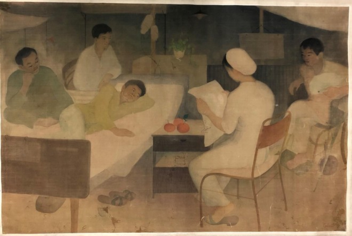 “Đọc báo cho thương binh", tranh lụa của tác giả Trần Hữu Tê
 