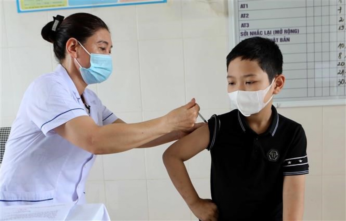 Nhiều phụ huynh còn e ngại về tác dụng phụ của vaccine phòng Covid-19​​​​ cho trẻ