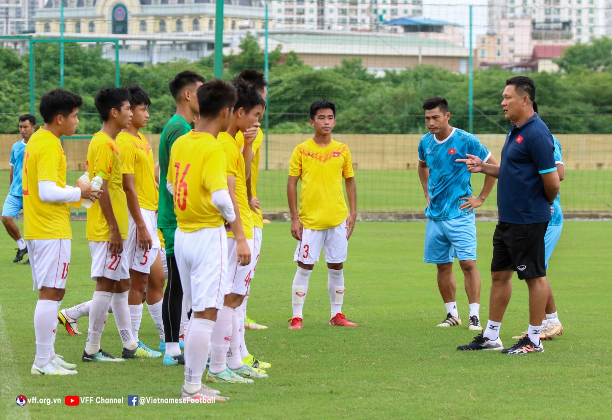Thầy trò HLV Nguyễn Quốc Tuấn đã sẵn sàng cho giải đấu.