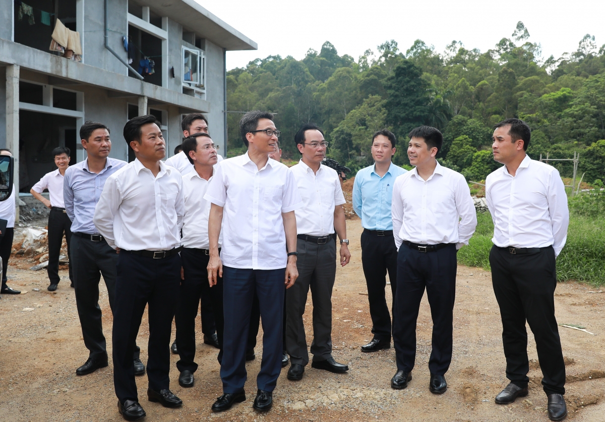 Phó Thủ tướng Chính phủ Vũ Đức Đam thăm và làm việc với ĐHQG Hà Nội