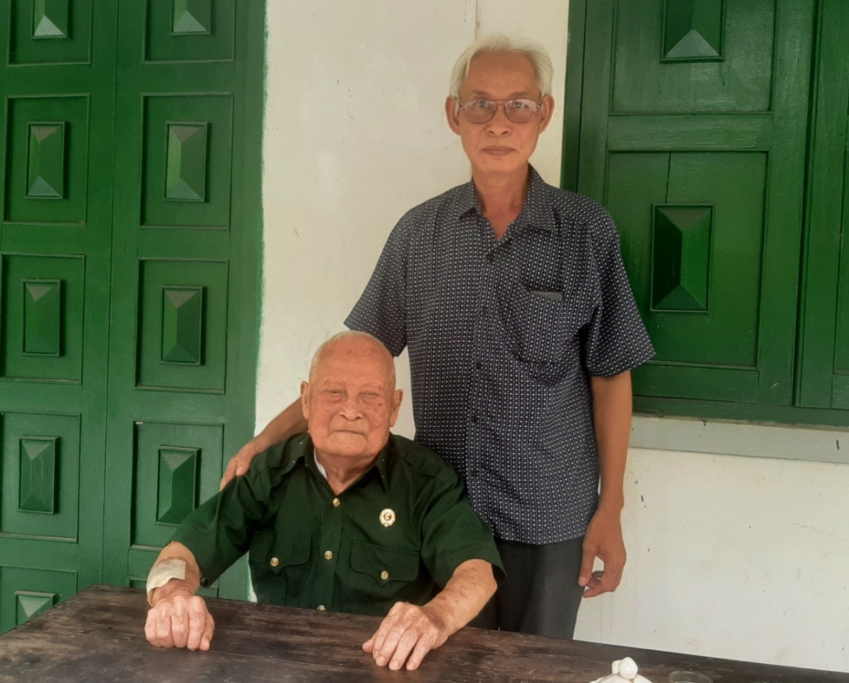 Cựu chiến binh Huỳnh Văn Gương nhân chứng của cuộc Cách mạng Tháng 8 cách đây 77 năm về trước