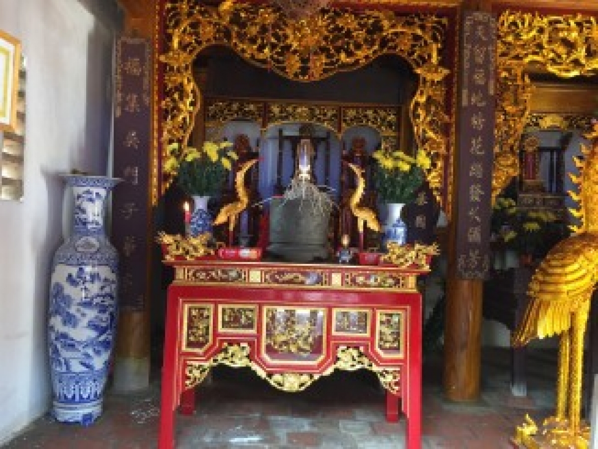 Ban thờ các vị đỗ đạt đại khoa của dòng họ Ngô ở Vọng Nguyệt. Ảnh: ngotoc.vn