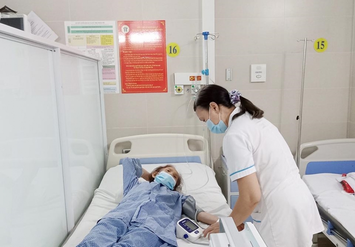 Bệnh nhân mắc cúm được điều trị tại BV Thanh Nhàn (Hà Nội)