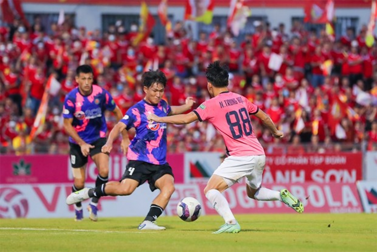 Hai đội bóng cùng thành phố, Sài Gòn FC và CLB TP.HCM đều tìm thấy chiến thắng ở vòng 10 V-League 2022. (Ảnh: VPF)
