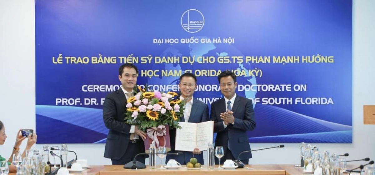 GS Phan Mạnh Hưởng nhận bằng TS danh dự của ĐH Quốc gia Hà Nội (6/2022 )