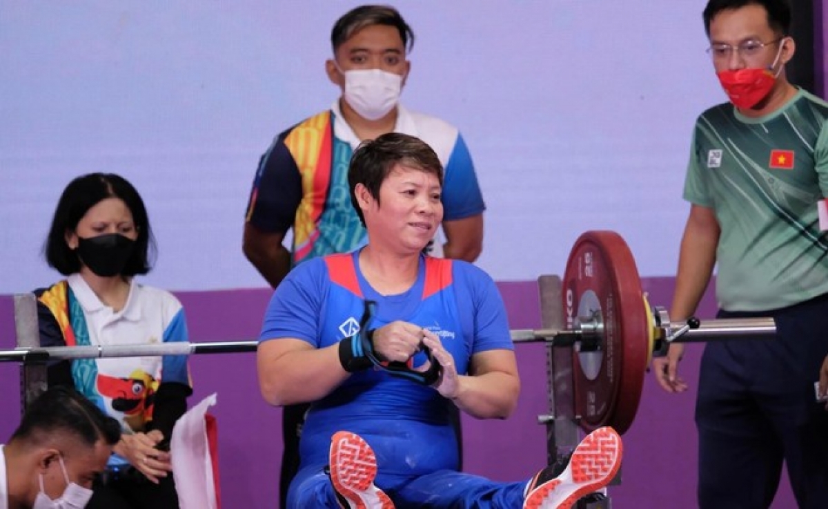 VĐV Châu Hoàng Tuyết Loan phá kỷ lục Para Games ở tuổi 47 (Ảnh V.T.H)