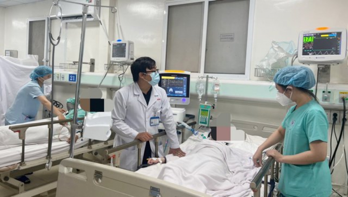 Bệnh nhân ngộ độc methanol đang được điều trị tại Bệnh viện Nhân dân Gia Định