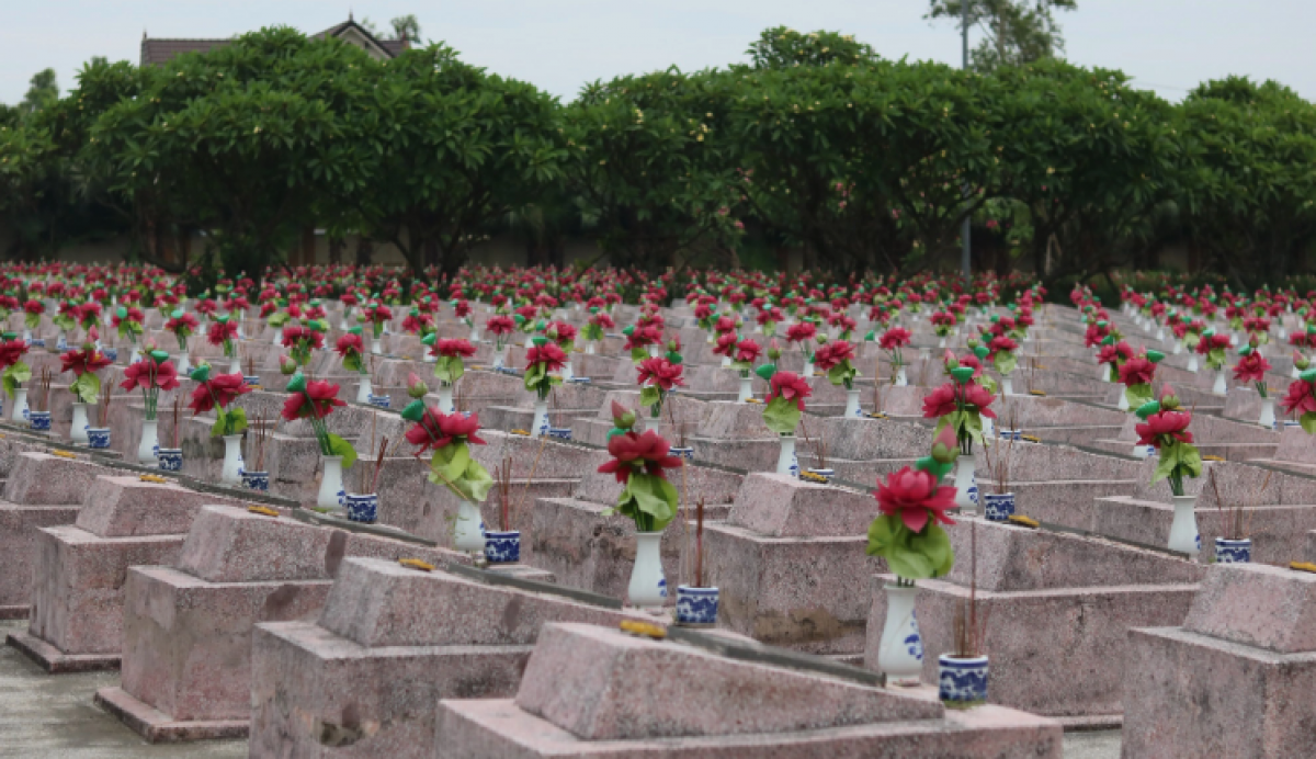Các liệt sĩ an nghỉ tại Nghĩa trang Ba Dốc, tỉnh Quảng Bình.