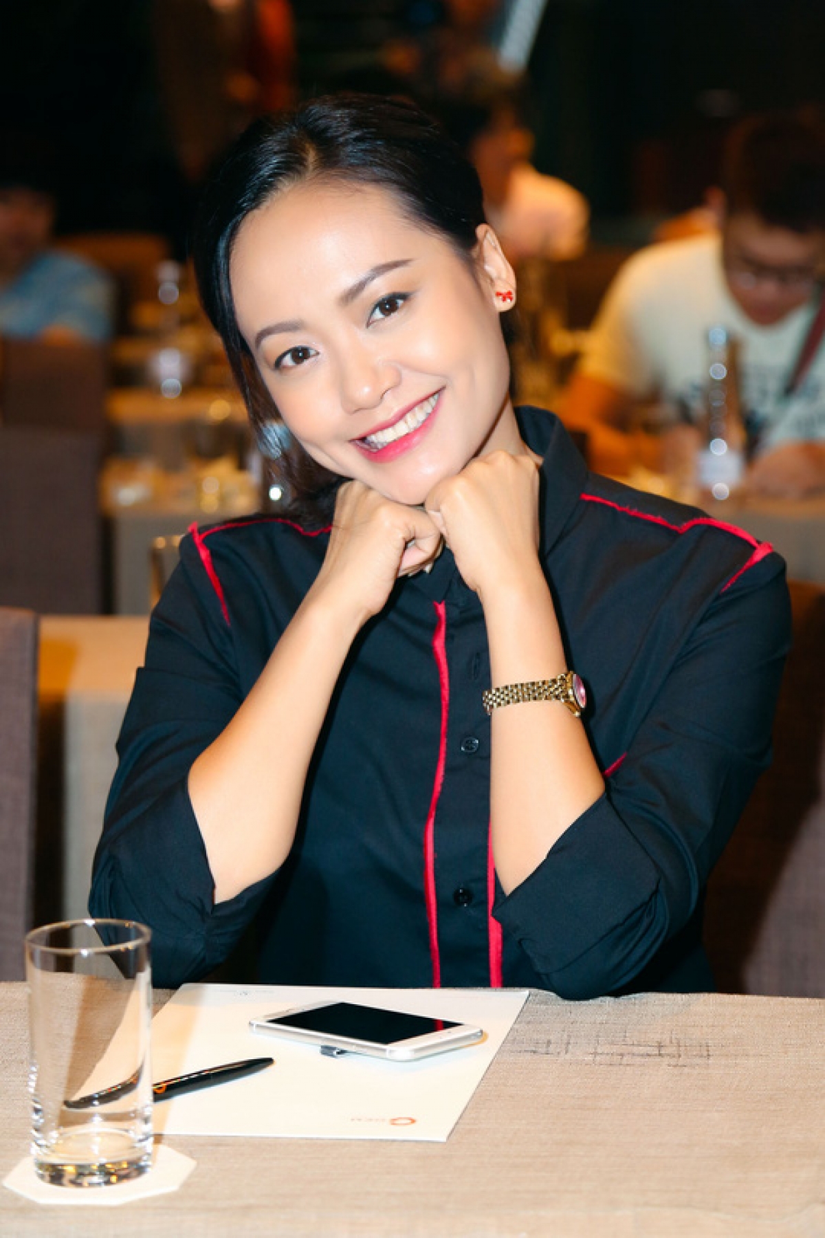 Hồng Anh là nữ diễn viên thực lực của điện ảnh Việt, chị biến hóa đa dạng với nhiều dạng vai khác nhau, ghi dấu ấn trong lòng công chúng.