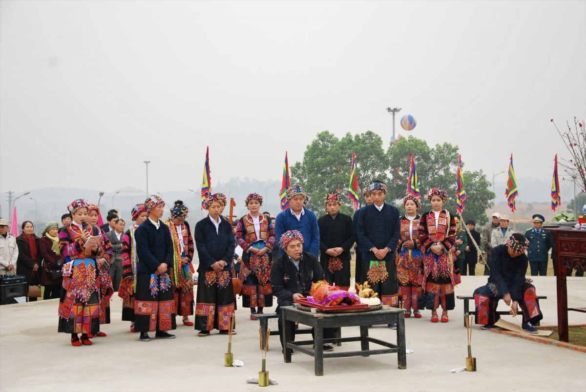 Đồng bào Lô Lô ở xã Sủng Là, huyện Đồng Văn tiến hành nghi lễ cầu mưa