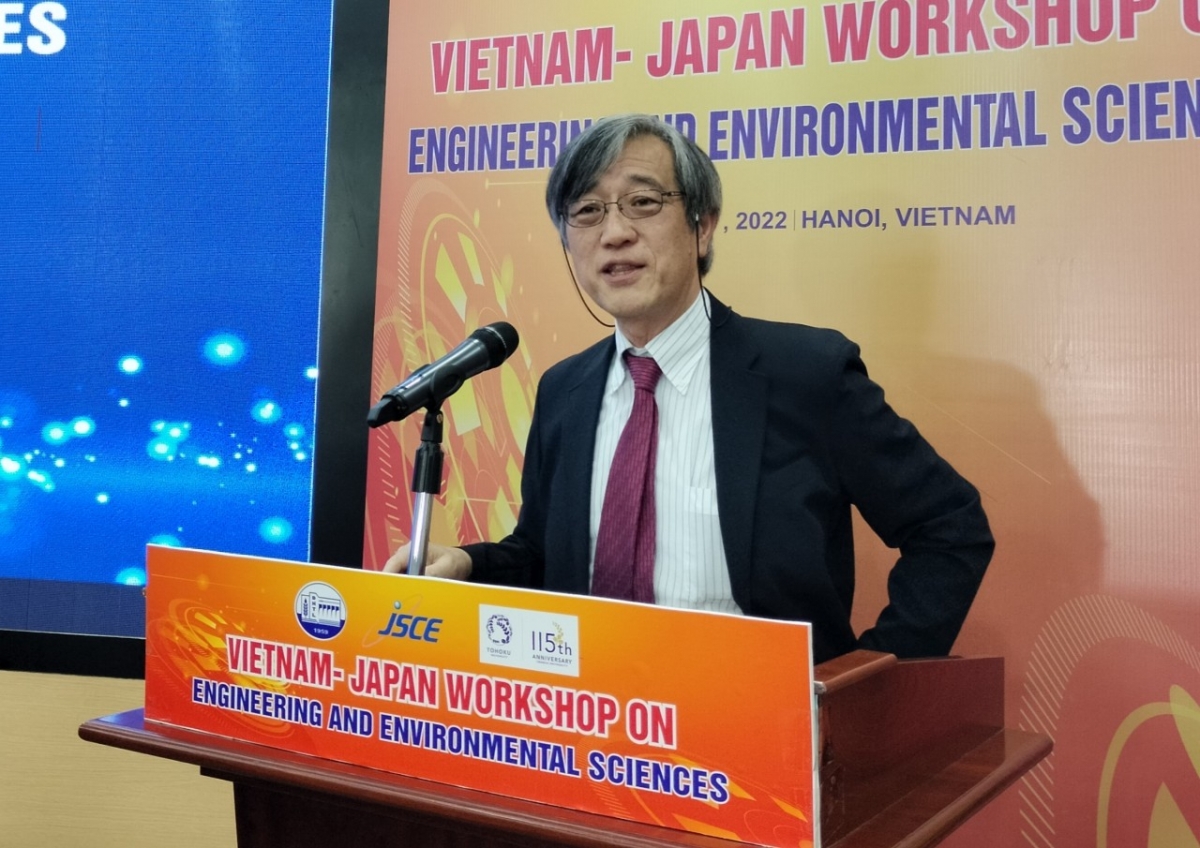 Ông Hitoshi Tanaka - Giám đốc cao cấp Trung tâm hoạt động quốc tế (Hiệp hội Kỹ sư xây dựng Nhật Bản) đánh giá cao sự hợp tác nghiên cứu giữa Trường đại học Thủy lợi với Hiệp hội Kỹ sư xây dựng Nhật Bản nói riêng và hợp tác giữa các nhà khoa học Việt Nam-Nhật Bản nói chung trong lĩnh vực Kỹ thuật và Môi trường  