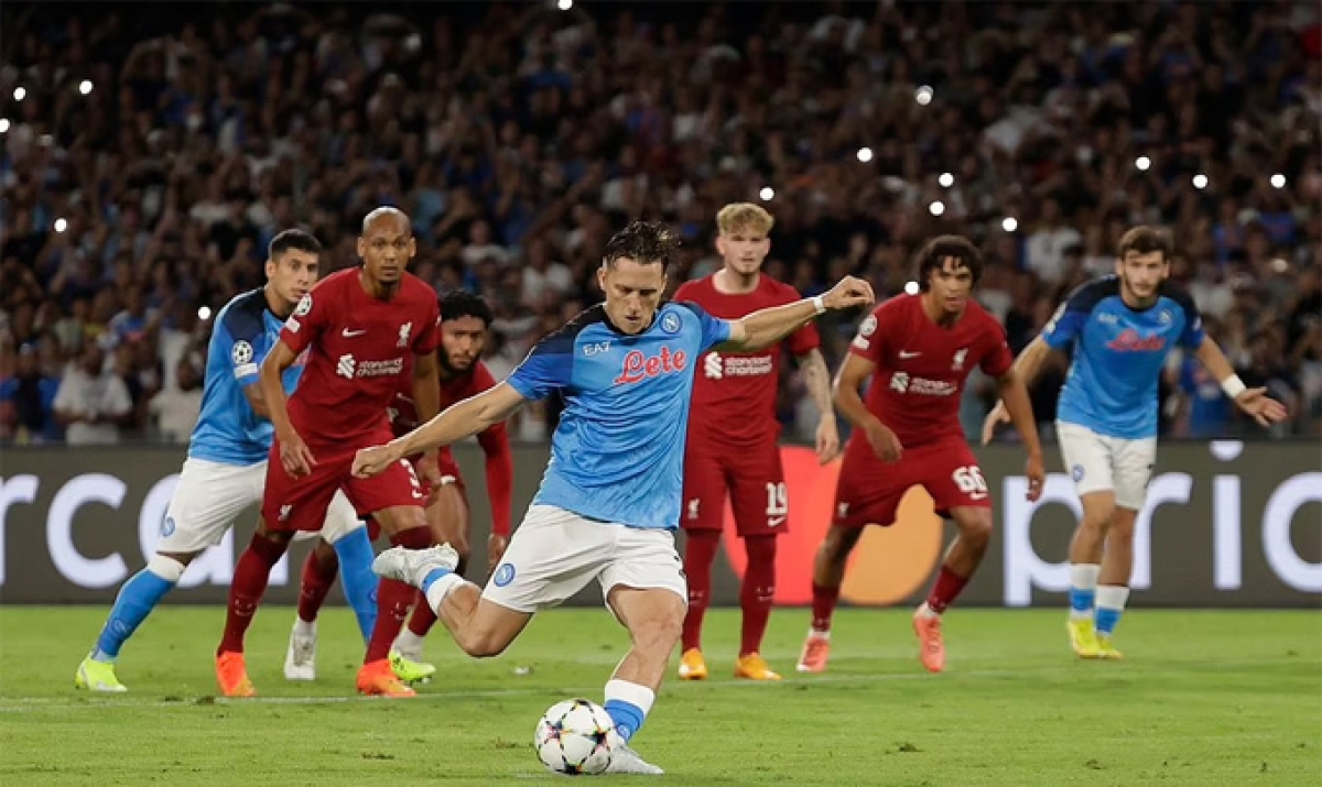 Piotr Zielinski mở màn cho chiến thắng ấn tượng của Napoli trước Liverpool (Ảnh: Internet)