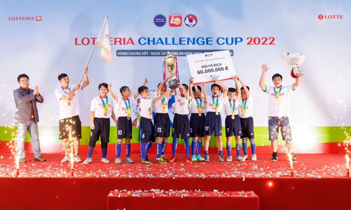 FC Bóng đá Học Đường TP HCM giành cúp vô địch Lotteria Challenge Cup 2022