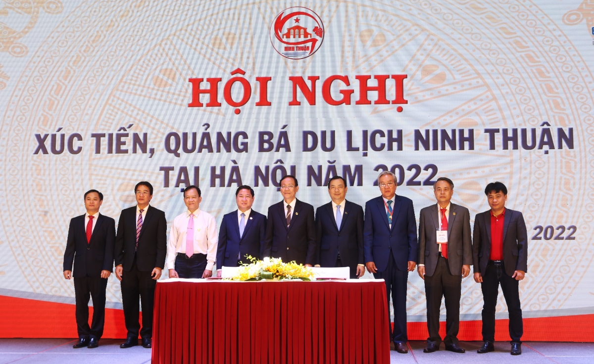 Ký biên bản hợp tác giữa UBND tỉnh Ninh Thuận và Công ty cổ phần Hàng không Vietjet