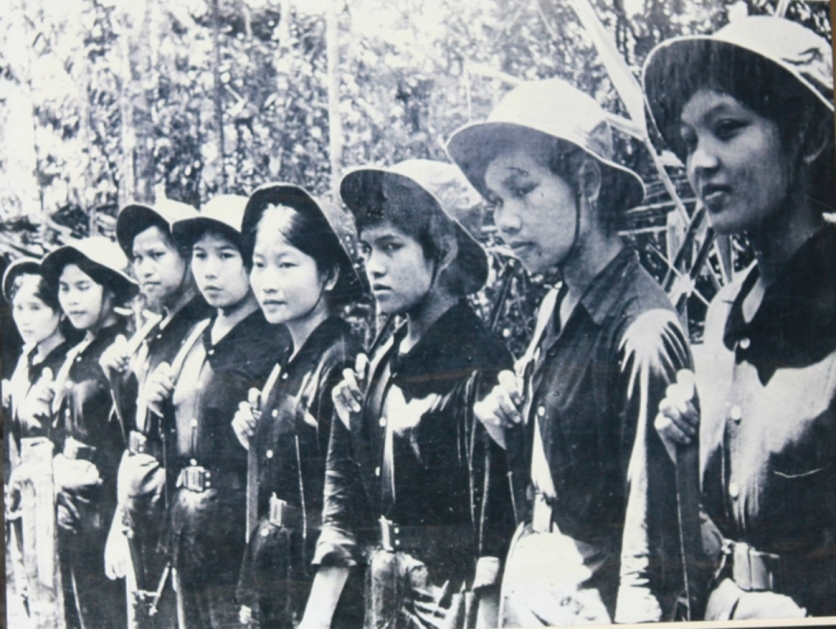 Tiểu đội 11 cô gái sông Hương huyền thoại (ảnh tư liệu)