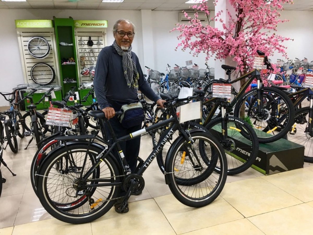 Ông Trang mua xe đạp ở Hà Nội sáng 20/7/2022