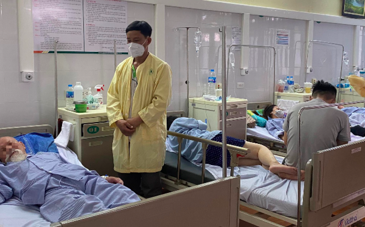 Bệnh nhân sốt xuất huyết điều trị tại Bệnh viện đa khoa Đức Giang (Hà Nội).