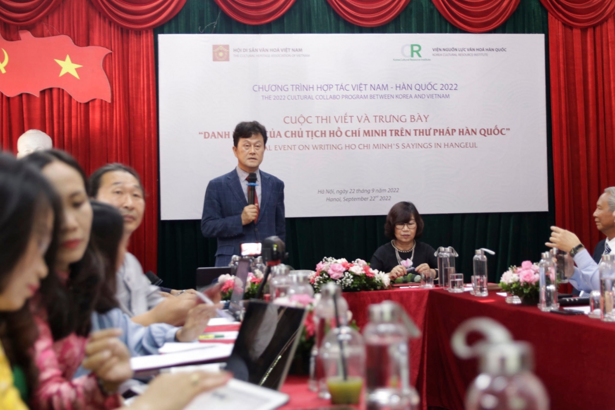 TS. Seung Young Uhm, Viện trưởng Viện nguồn lực văn hóa Hàn Quốc phát biểu tại hội thảo. (Ảnh: BTC)