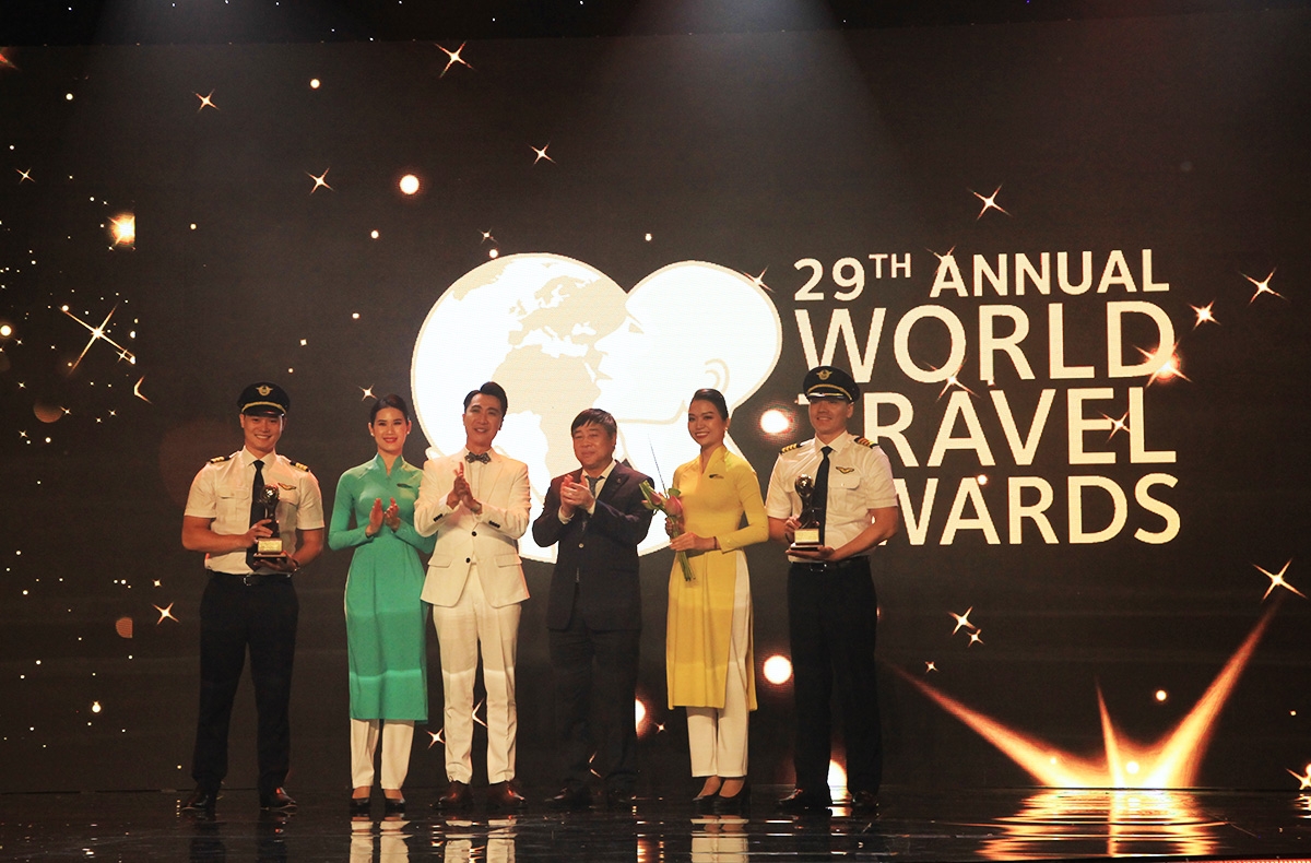 Vietnam Airlines nhận giải thưởng Hãng hàng không hàng đầu châu Á - Hạng phổ thông 2022 và Thương hiệu hàng không hàng đầu châu Á 2022. Ảnh: BTC