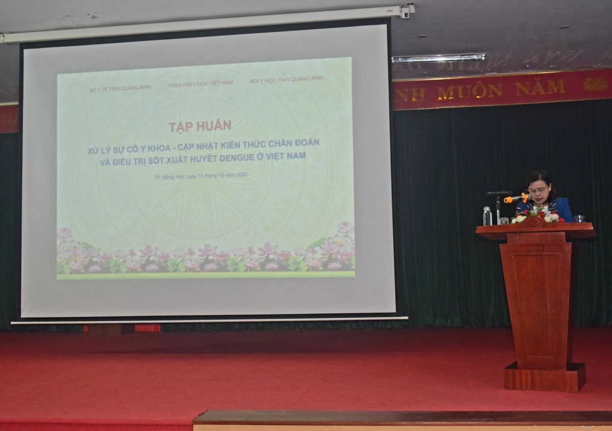PGS.TS Nguyễn Thị Xuyên phát biểu tại chương trình tập huấn