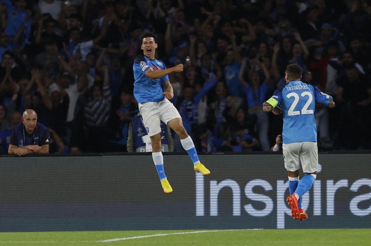 Napoli toàn thắng cả 4 trận đầu tiên