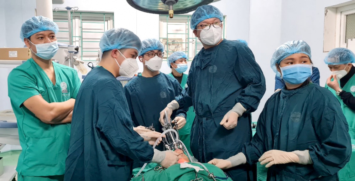  Một ca phẫu thuật nội soi cắt tuyến giáp tại BVĐK tỉnh Hà Giang