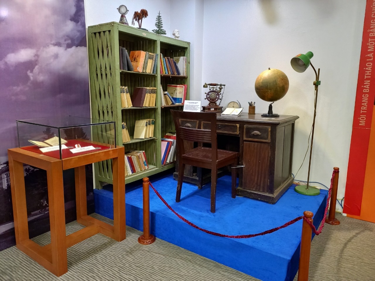 Các hiện vật trưng bày tại Bảo tàng Di sản các nhà khoa học Việt Nam.
