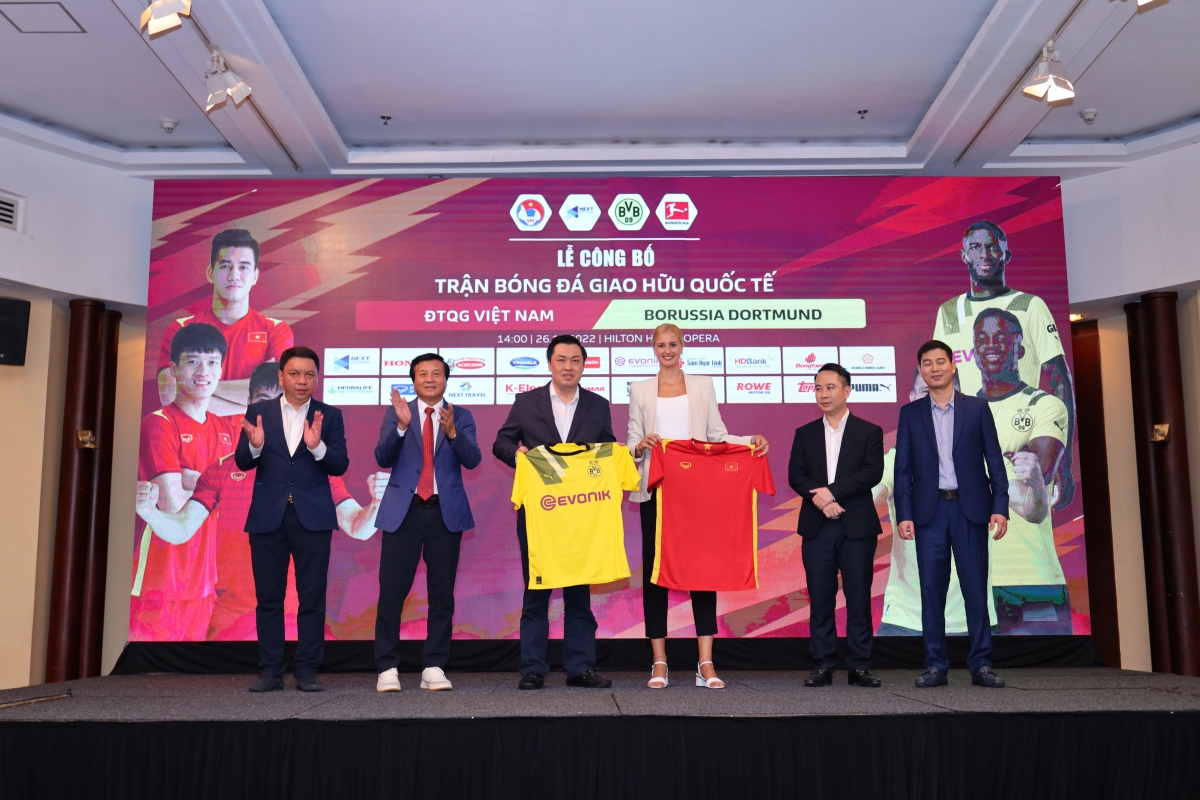 Bóng đá Việt Nam có sự hợp tác chặt chẽ với CLB Borussia Dortmund