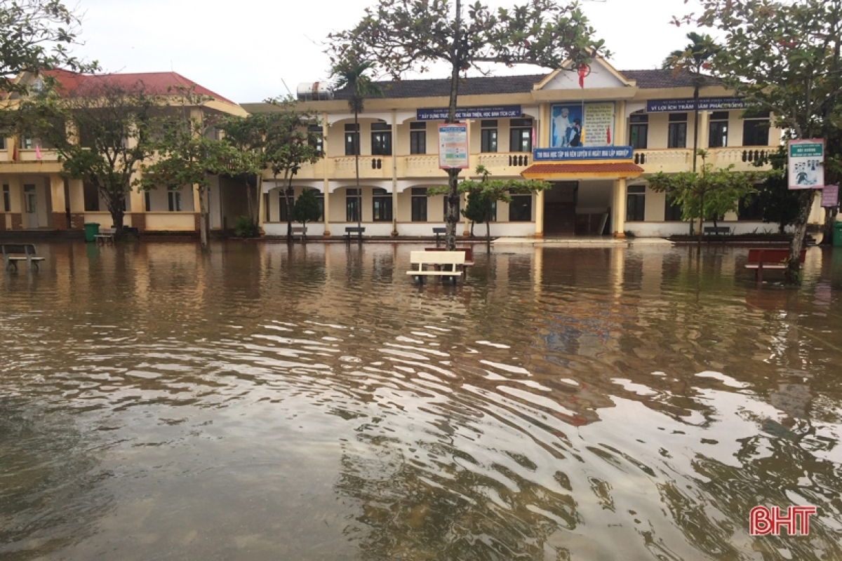 Trường học tại Hương Sơn trước khi nước rút (Ảnh: Báo Hà Tĩnh)