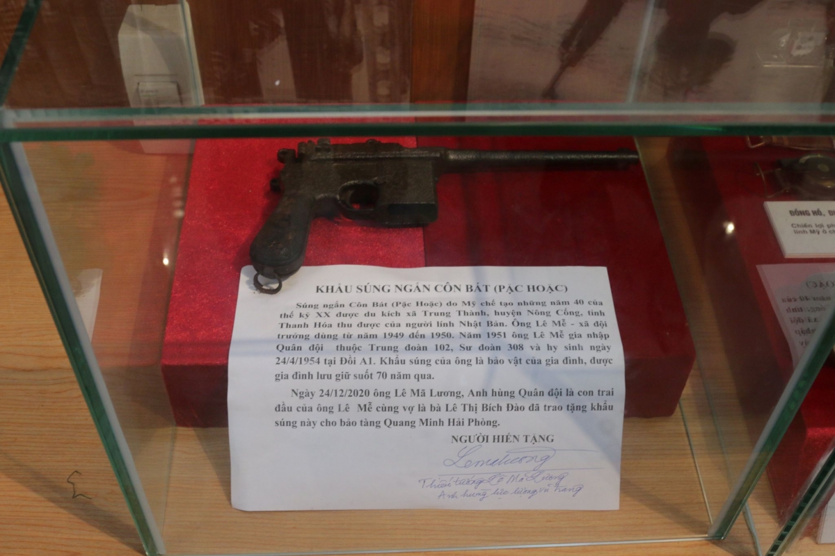Ngày 24/12/2020, Thiếu tướng Lê Mã Lương, AHLLVTND, Chủ tịch Hiệp hội VAIDE, con trai của ông Lê Mễ đã trao tặng khẩu súng ngắn Côn Bát cho bảo tàng Quang Minh Hải Phòng.