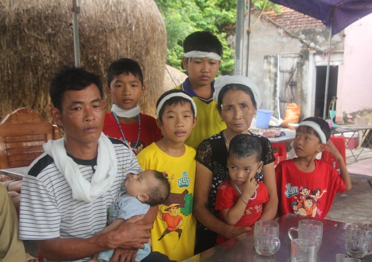 Người mẹ tử vong do bệnh dại để lại 6 đứa con thơ ở tỉnh Nghệ An.