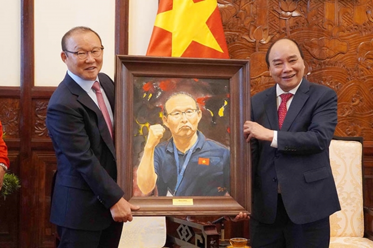 Với những thành tích đặc biệt của mình, HLV Park Hang Seo nhận được vô số phần thưởng cao quý của Nhà nước, Chính phủ Việt Nam, trong đó có Huân chương lao động hạng Nhì.