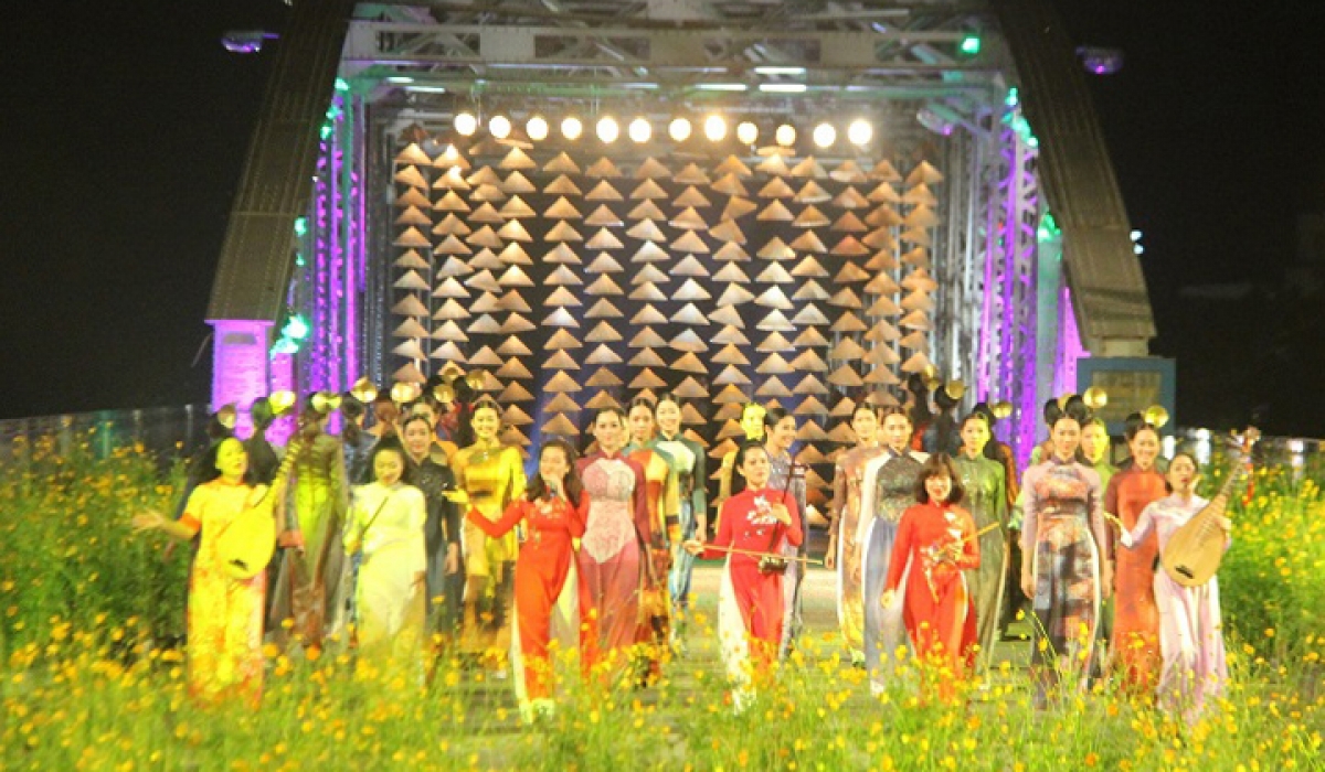 Lung linh Lễ hội áo dài Festival nghề truyền thống Huế 2017 