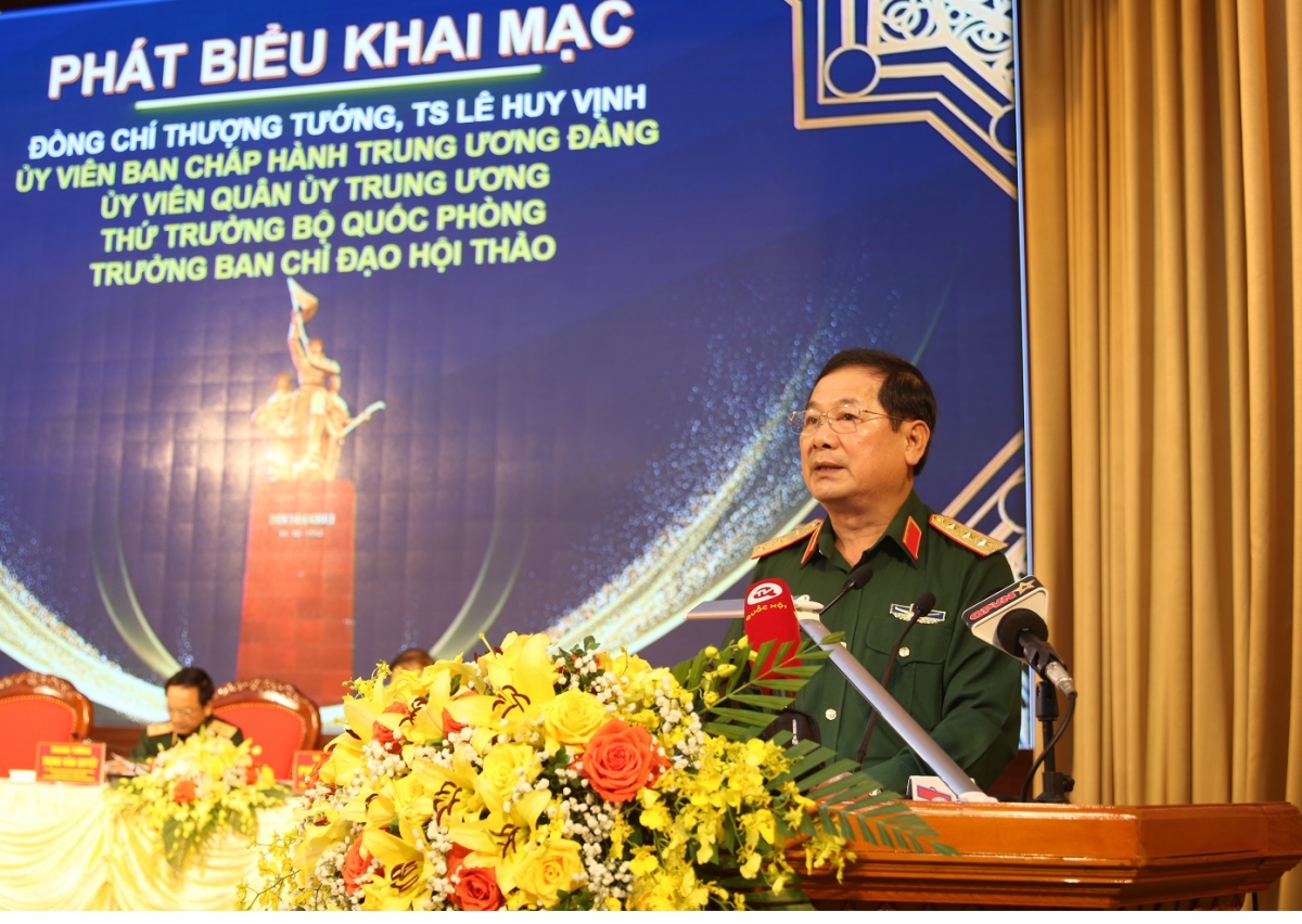 Thượng tướng Lê Huy Vịnh, Thứ trưởng Bộ Quốc phòng phát biểu khai mạc hội thảo