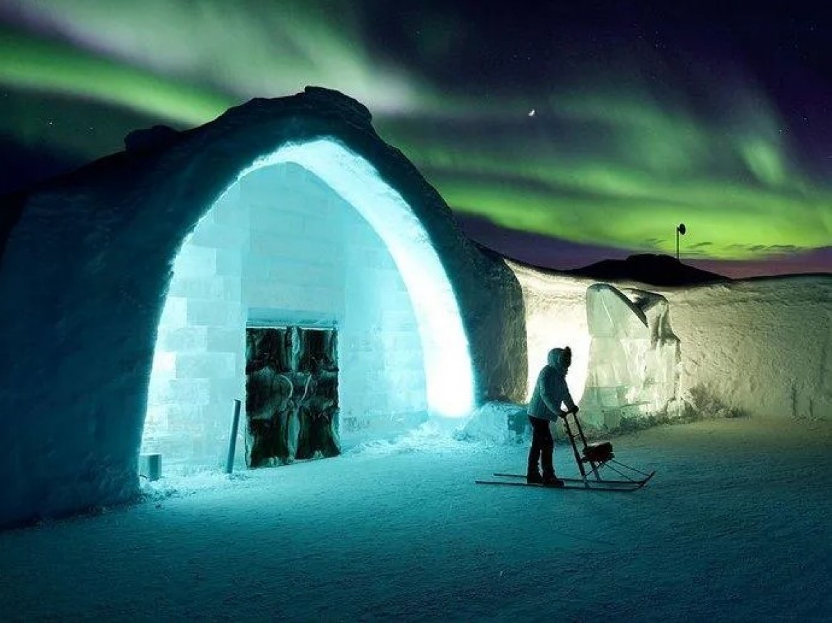 Nếu bạn muốn đến một nơi toàn băng giống như lâu đài băng giá trong bộ phim hoạt hình nổi tiếng "Frozen" thì khách sạn băng Icehotel ở Thụy Điển là một gợi ý lý tưởng.