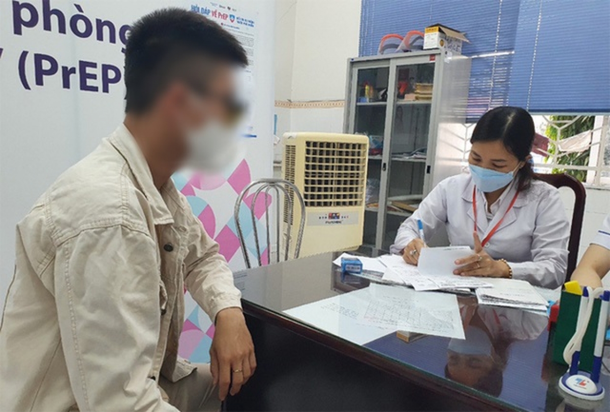 Việt Nam hiện có khoảng gần 1 triệu người nhiễm viêm gan virus C, trong số này, tỷ lệ người nhiễm viêm gan C đồng nhiễm HIV khá cao.