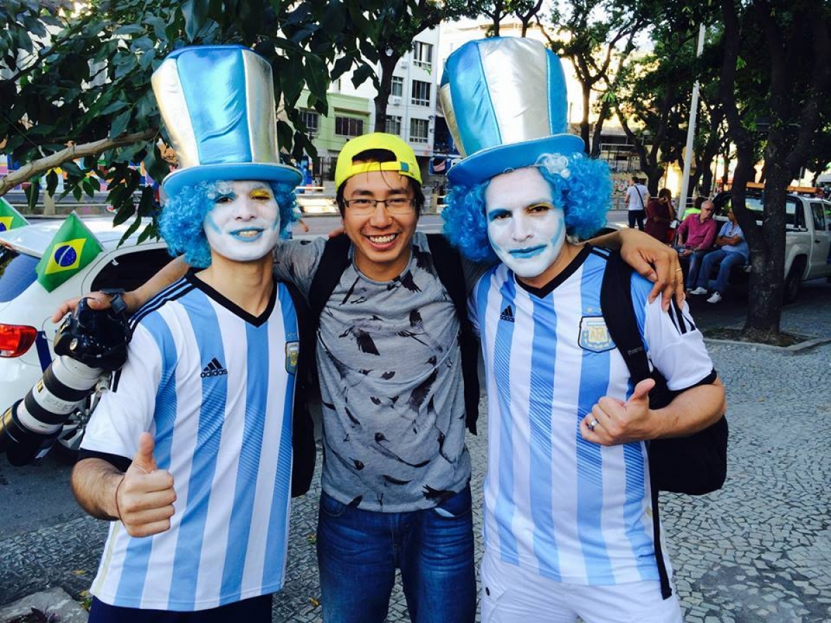 Nhà báo Trương Anh Ngọc tác nghiệp tại World Cup Brasil 2014 (Ảnh: NVCC)