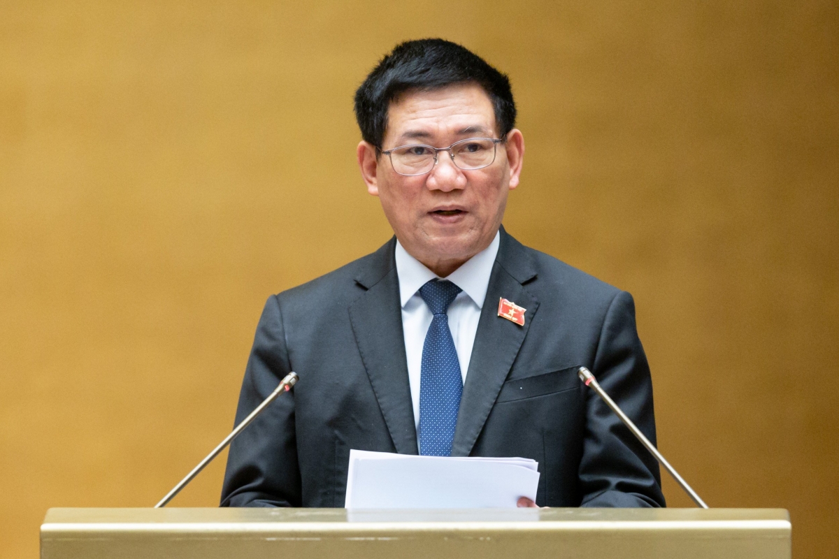 Bộ trưởng Bộ Tài chính Hồ Đức Phớc đọc tờ trình về dự án Luật Giá (sửa đổi)