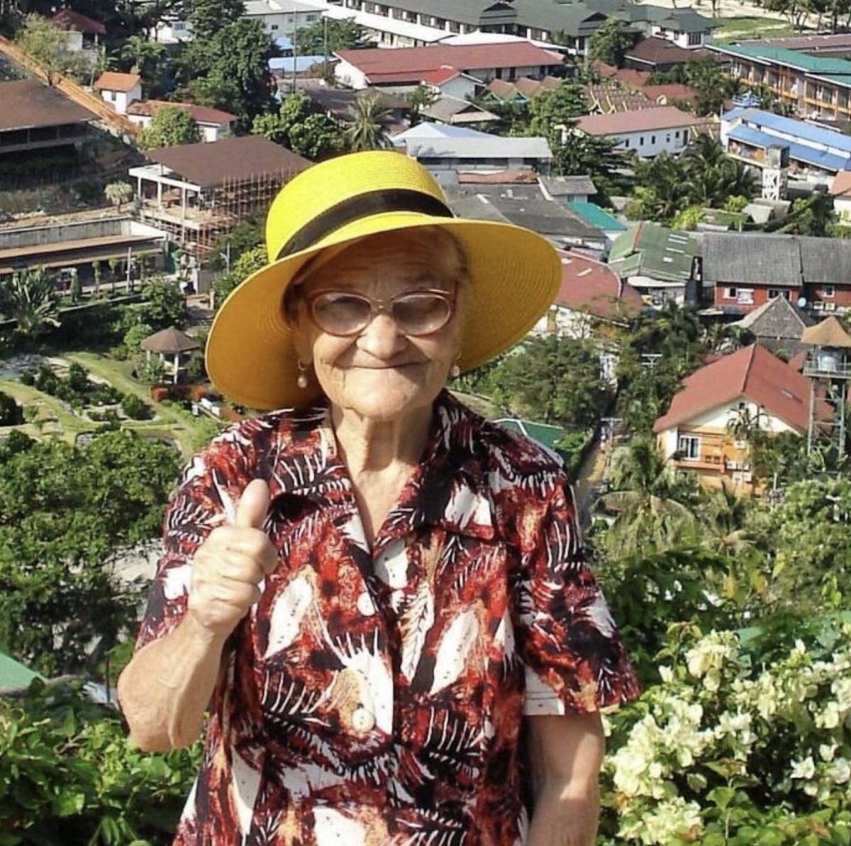 

Cụ bà bắt đầu hành trình du lịch một mình khắp thế giới từ năm 83 tuổi