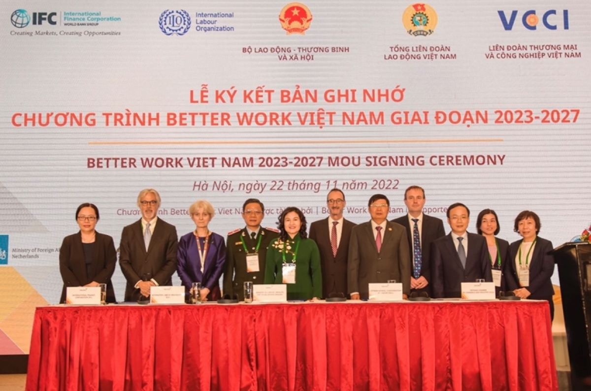 Bản ghi nhớ được ký giữa Bộ LĐTBXH, VCCI, Tổng Liên đoàn Lao động Việt Nam, ILO và IFC