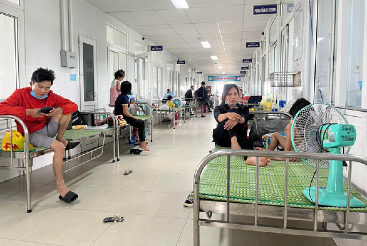 Bệnh viện Đa khoa khu vực miền núi phía Bắc Quảng Nam quá tải vì dịch sốt xuất huyết gia tăng