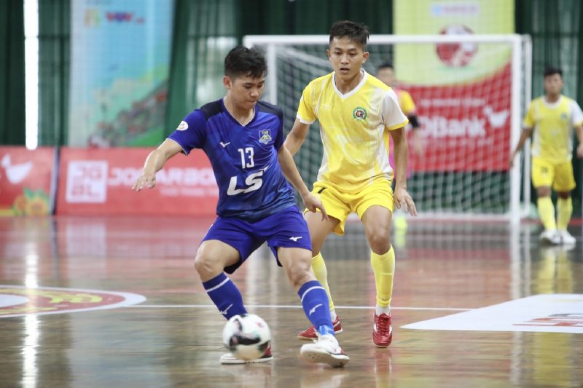 Thái Sơn Nam (xanh) làm chủ thế trận trước đối thủ Sài Gòn FC